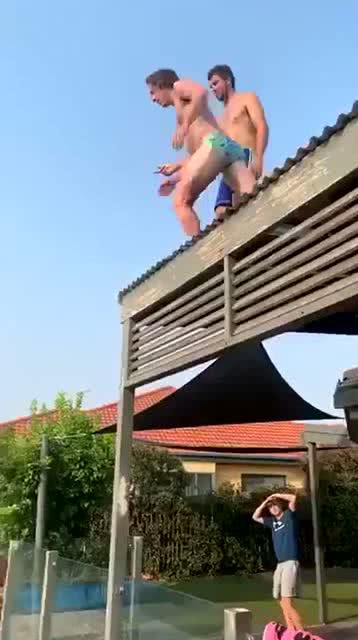 翻车吃瓜视频搞笑,吃瓜群众笑到肚子疼！