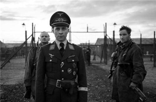 台湾上尉吃瓜视频播放,揭秘军营生活趣味瞬间