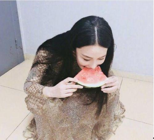 吃瓜裙群名,揭秘“吃瓜裙”群名背后的趣味与热议