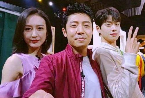 小品演员顺便吃瓜,小品演员的趣味日常